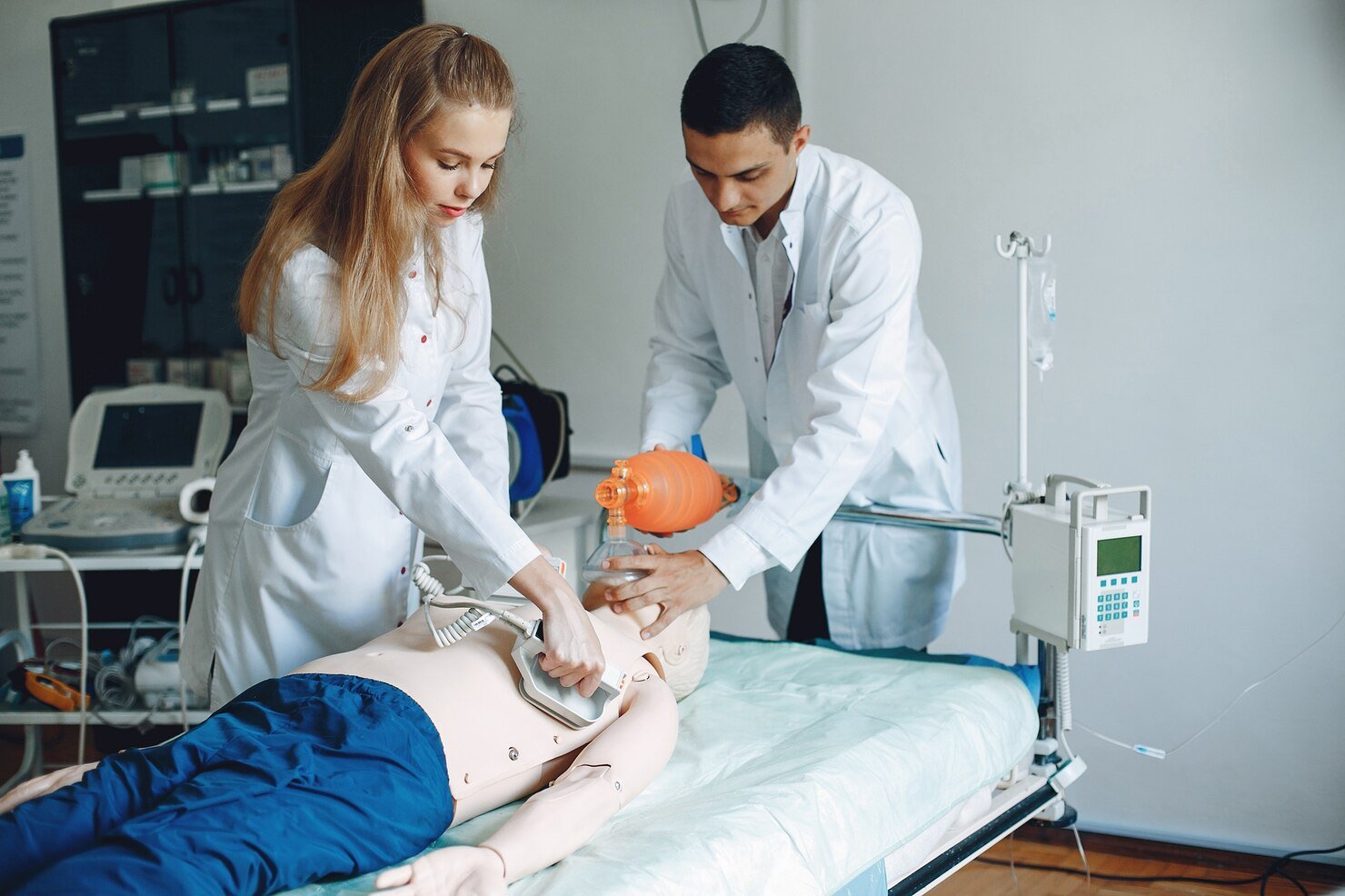 nurse-conducts-resuscitation-doctor-helps-woman-perform-operation_1157-41688